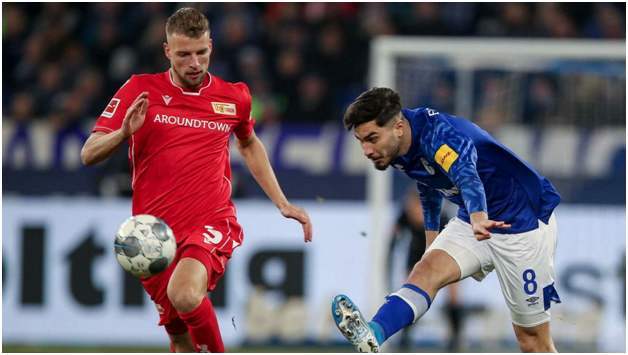  沙尔克04深陷降级泥潭，球迷围堵俱乐部要求改革